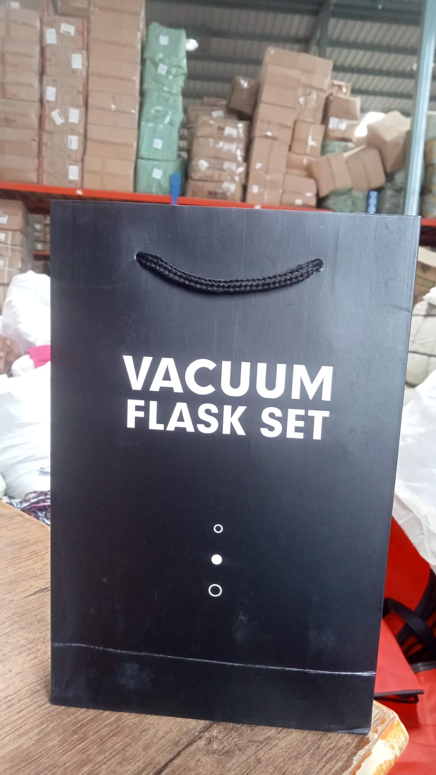 Stainless Steel Vacuum Flask Set 500ml - alternative angle