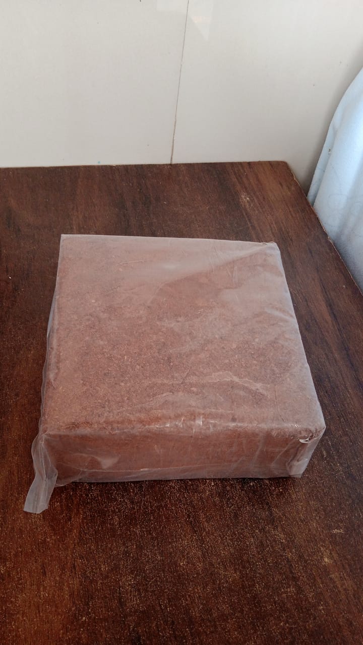 Cocopeat Block Organic Fertilizer & Potting Mixture for Home Gardening (1 KG)