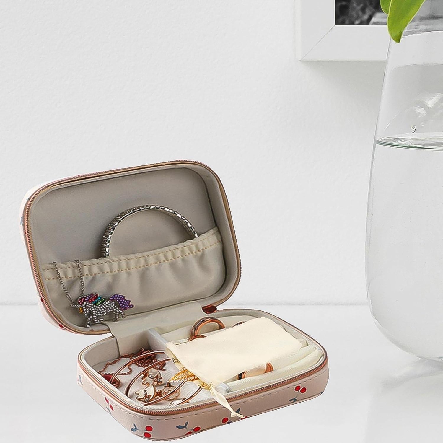 Mix design travel jewellery organizer case for pendants and bracelets India