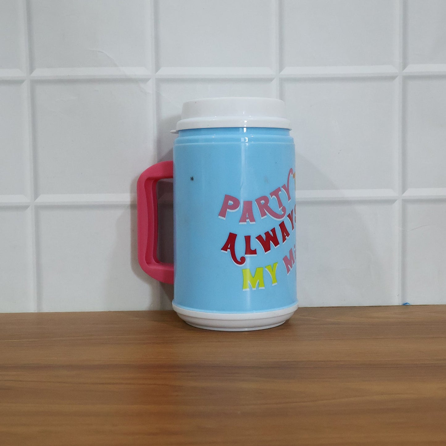 Big Plastic Insulated Mug With Straw (1 Pc, 709 ML)